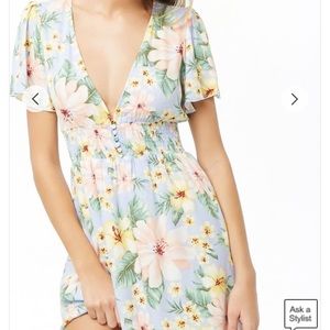 🌺 Floral print mini dress.